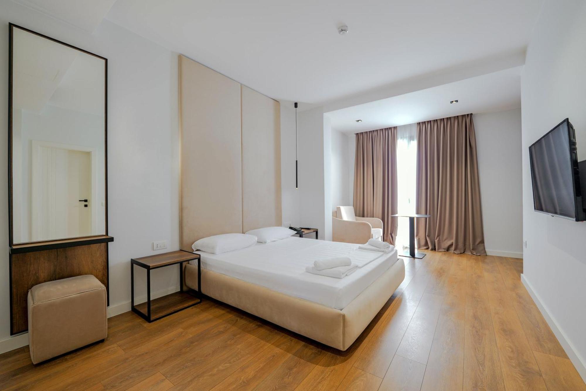 Hotel Central Влёра Экстерьер фото