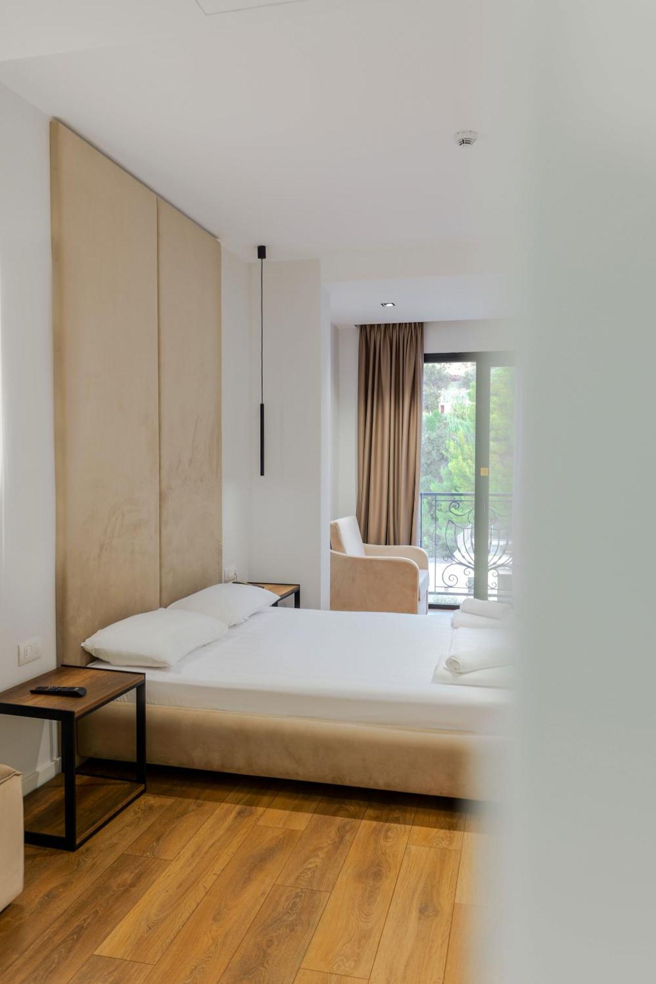 Hotel Central Влёра Экстерьер фото